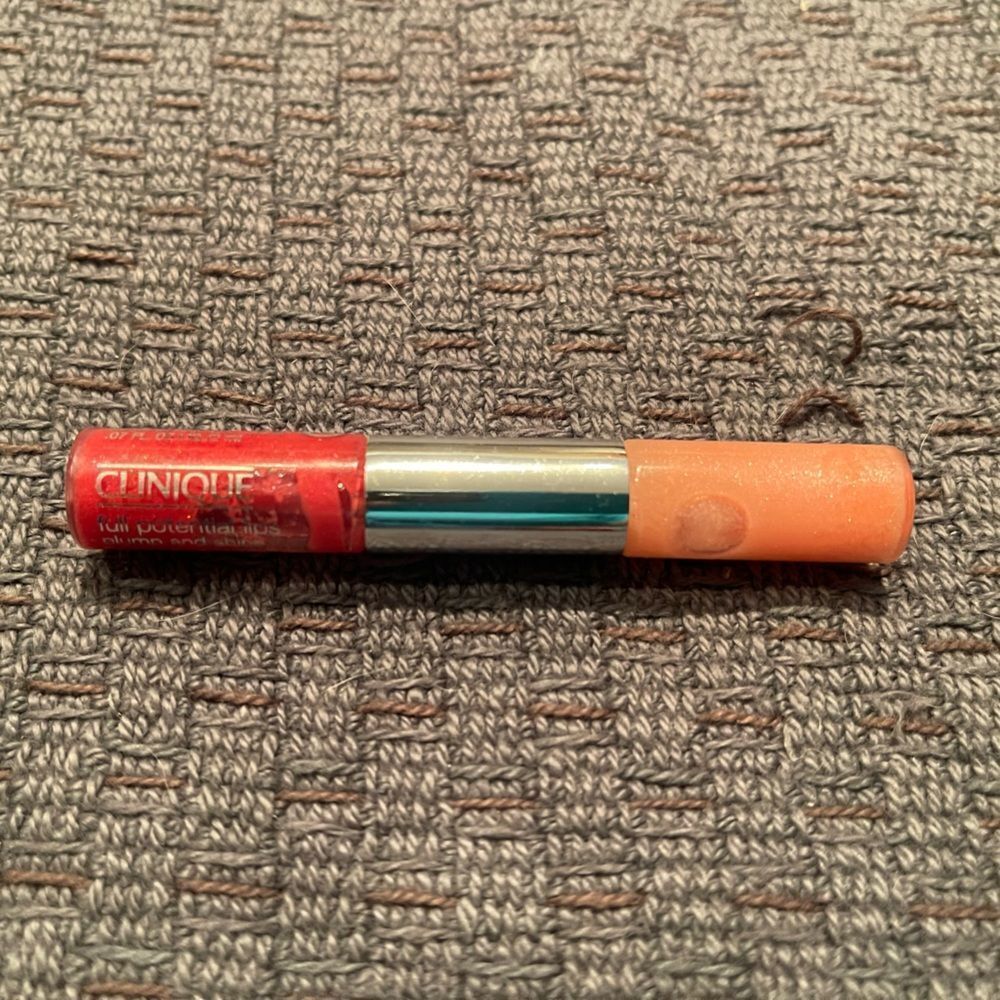 Clinique Full Potential Plump & Shine Cherry Bomb (09) & Play-Full Plump (08)